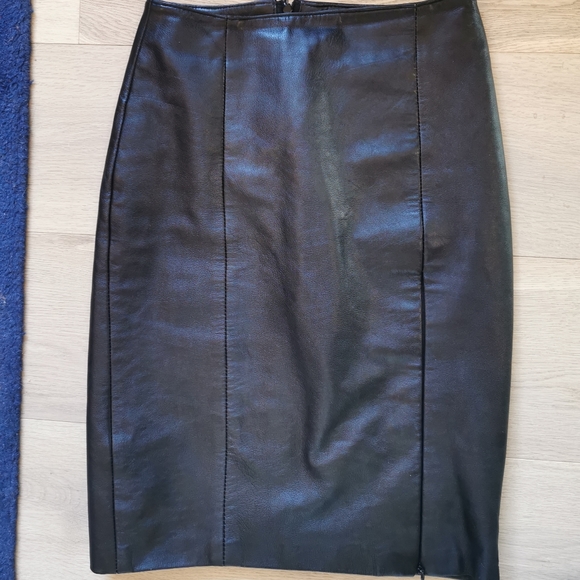 Vintage black leather skirt - Picture 6 of 8